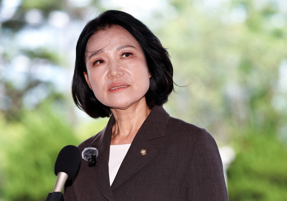 '여자 히틀러' 발언 김민석 고소인 조사 출석하며 입장 밝히는 이진숙
