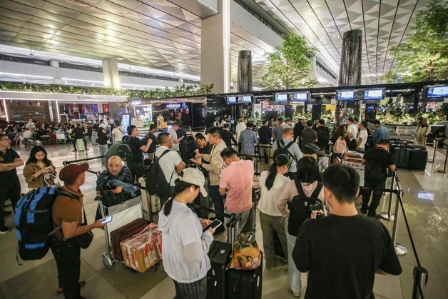 인도네시아 화산 폭발로 수카르노하타 국제공항 수백편 결항