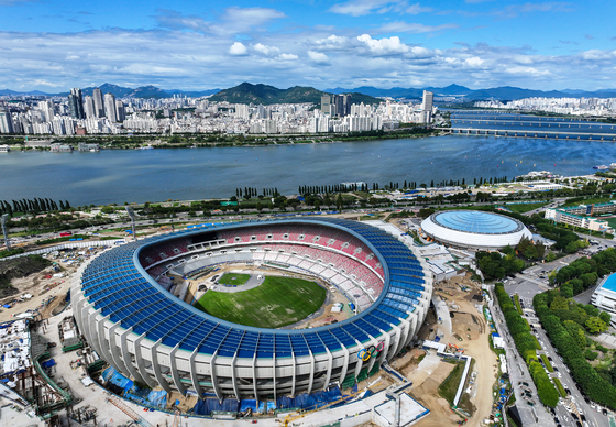 파란 하늘 아래 잠실주경기장