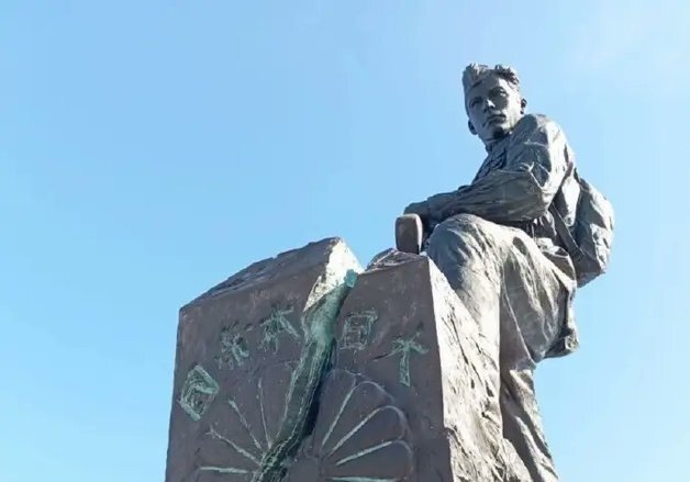 러, 日상징 '국화 문장' 파괴 묘사 석상에…다카이치 "용납불가"