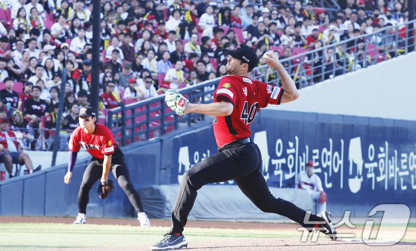 본문 이미지 - 6일 광주 챔피언스필드에서 열린 2026 신한 SOL KBO리그 KIA 타이거즈와 KT위즈의 경기에서 KIA 선발 네일이 공을 힘차게 던지고 있다. 2026.9.6 ⓒ 뉴스1 김태성 기자
