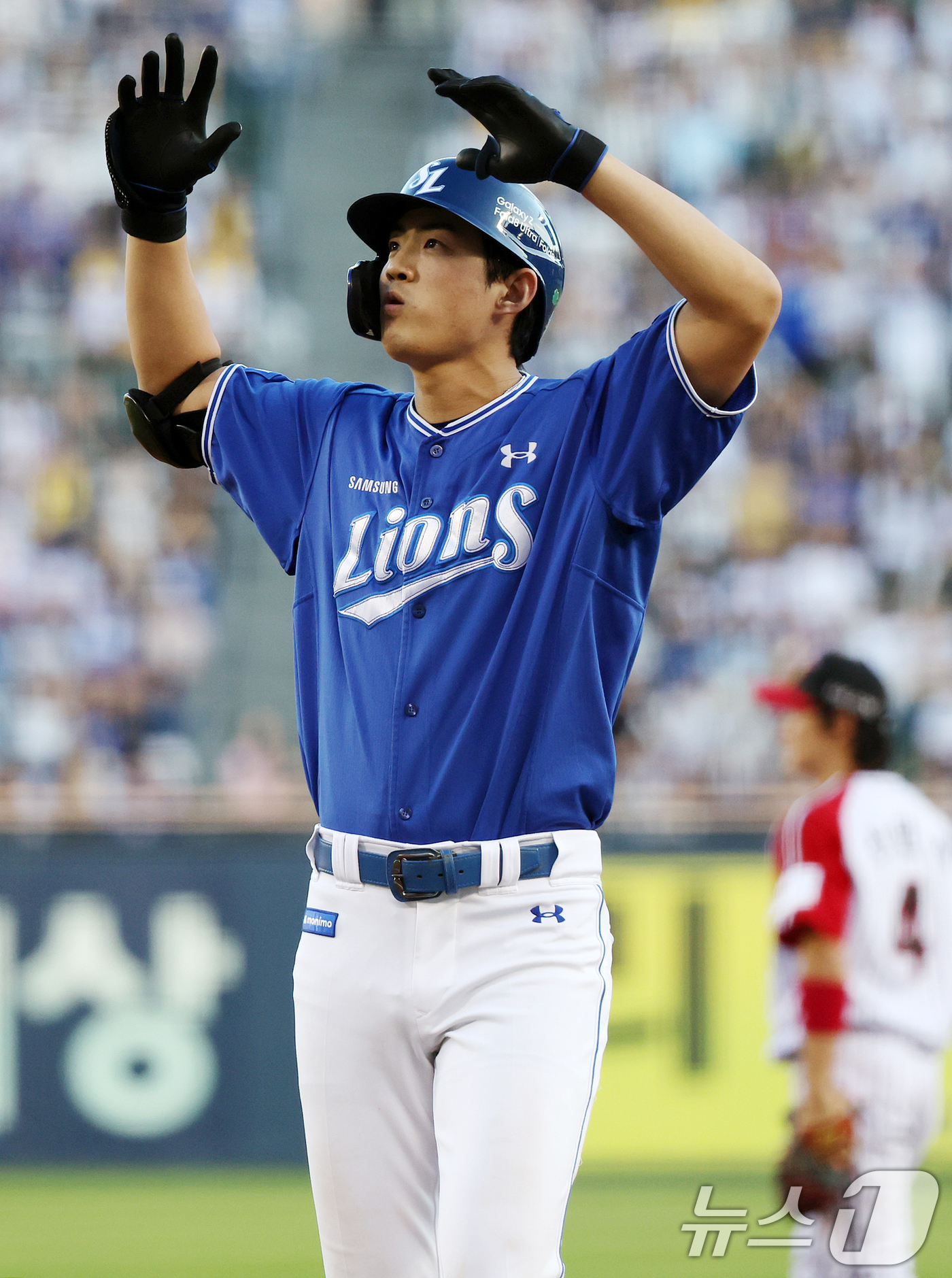 (서울=뉴스1) 김진환 기자 = 6일 오후 서울 송파구 잠실야구장에서 열린 프로야구 '2026 신한은행 SOL KBO리그' 삼성 라이온즈와 LG 트윈스의 경기, 삼성 구자욱이 5회 …