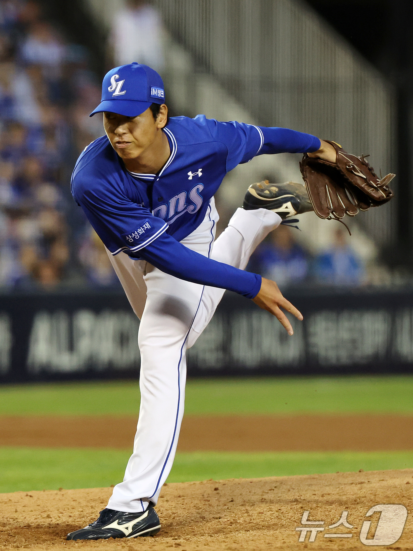 (서울=뉴스1) 김진환 기자 = 6일 오후 서울 송파구 잠실야구장에서 열린 프로야구 '2026 신한은행 SOL KBO리그' 삼성 라이온즈와 LG 트윈스의 경기, 삼성 사토시가 6회 …