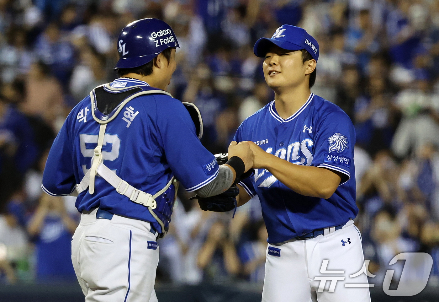 (서울=뉴스1) 김진환 기자 = 6일 오후 서울 송파구 잠실야구장에서 열린 프로야구 '2026 신한은행 SOL KBO리그' 삼성 라이온즈와 LG 트윈스의 경기, 9회말 등판해 이닝 …