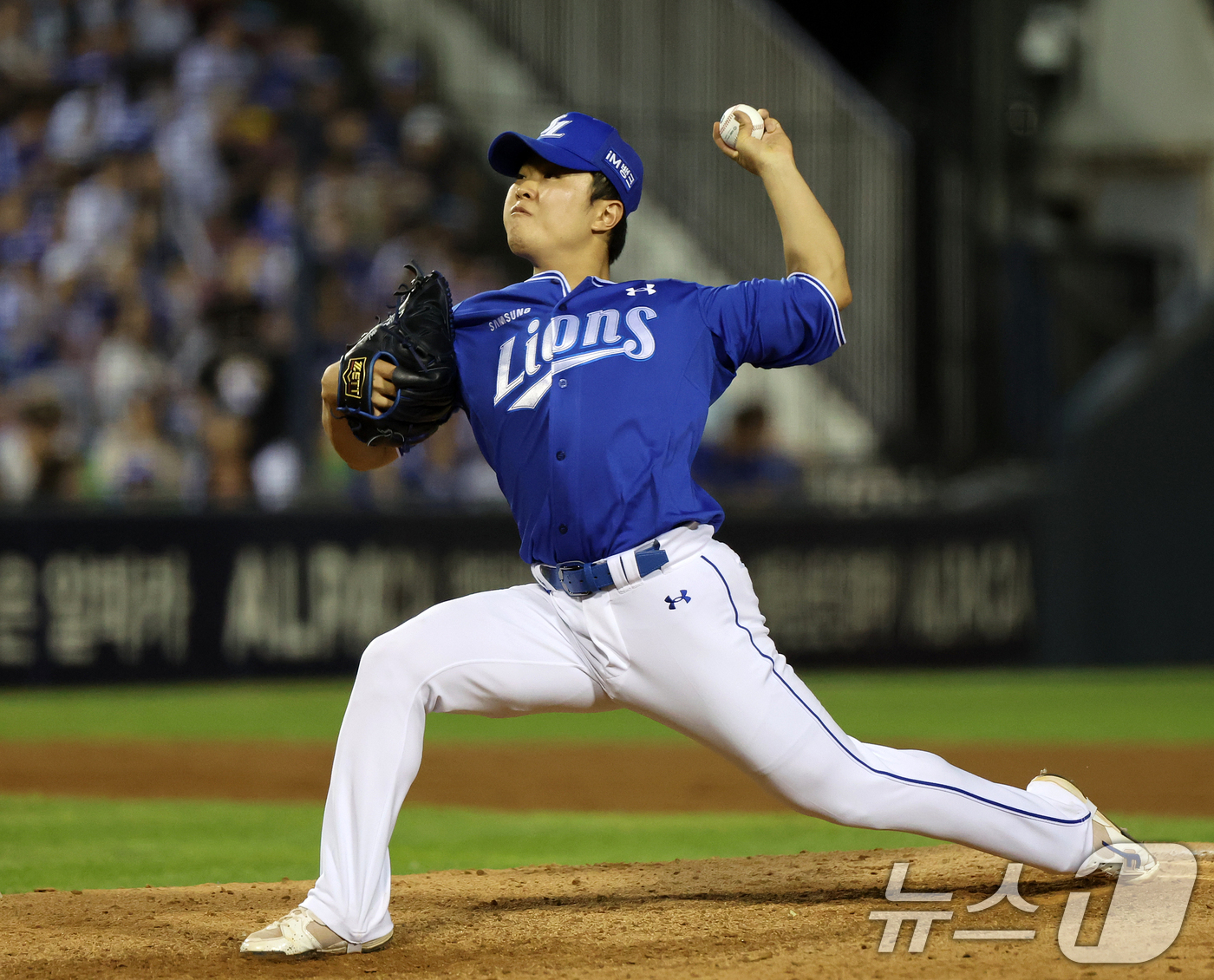(서울=뉴스1) 김진환 기자 = 6일 오후 서울 송파구 잠실야구장에서 열린 프로야구 '2026 신한은행 SOL KBO리그' 삼성 라이온즈와 LG 트윈스의 경기, 삼성 이승민이 9회 …