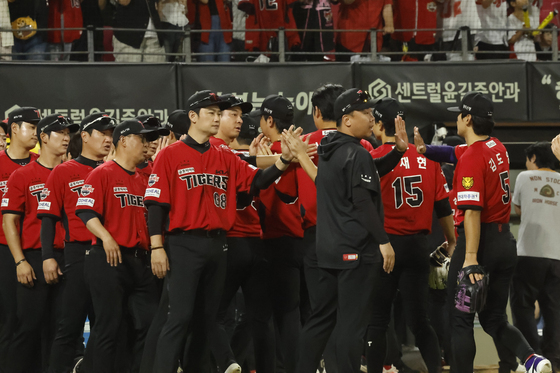 KIA, 공룡 잡아야 3위 보인다…'2승 9패 천적' NC와 홈 2연전