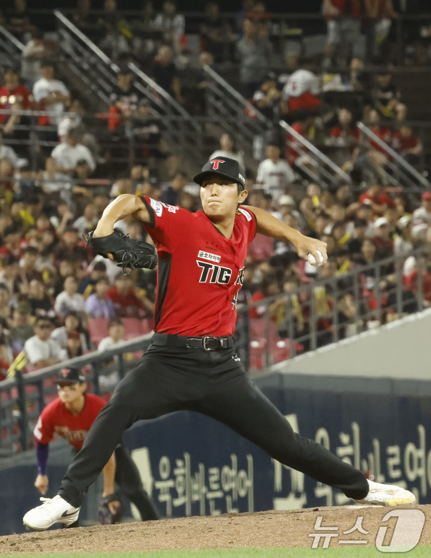 (광주=뉴스1) 김태성 기자 = 6일 광주 챔피언스필드에서 열린 2026 신한 SOL KBO리그 KIA 타이거즈와 KT위즈 경기에서 KIA가 8대3으로 앞선 9회초 이의리가 올라와 …