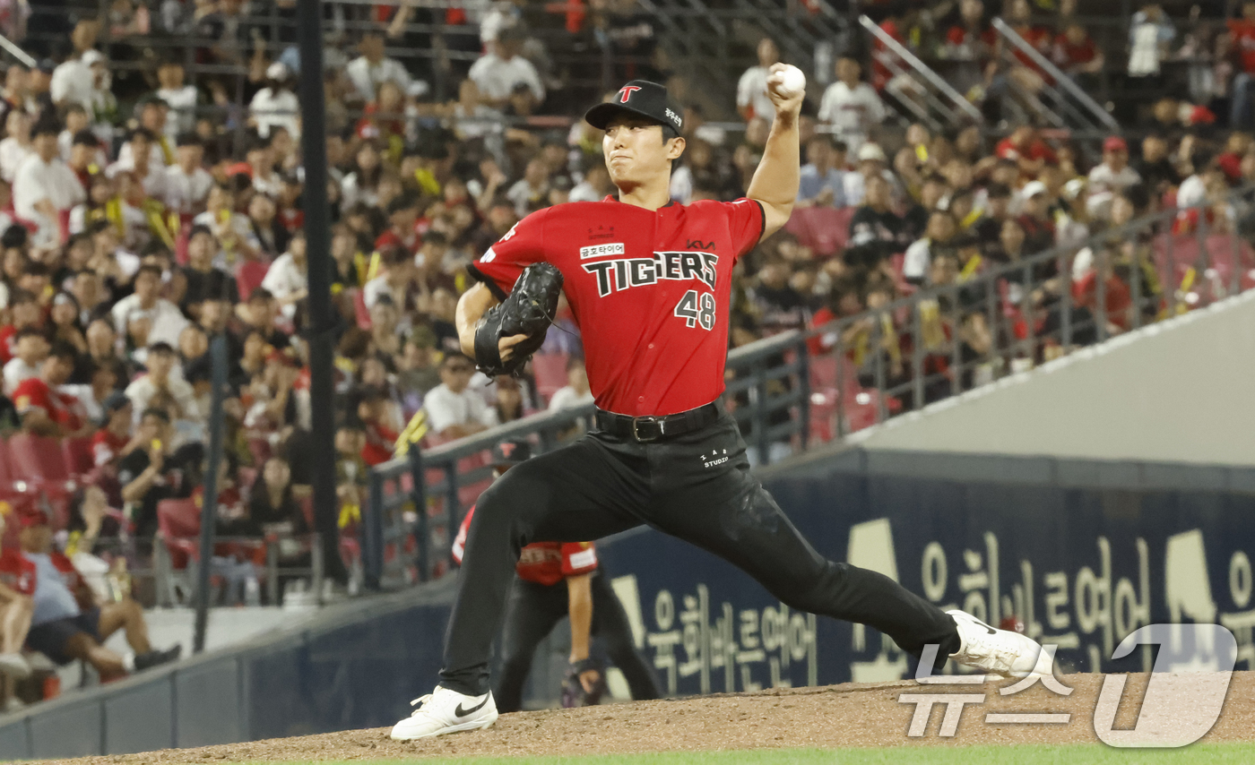 (광주=뉴스1) 김태성 기자 = 6일 광주 챔피언스필드에서 열린 2026 신한 SOL KBO리그 KIA 타이거즈와 KT위즈 경기에서 KIA가 8대3으로 앞선 9회초 이의리가 올라와 …