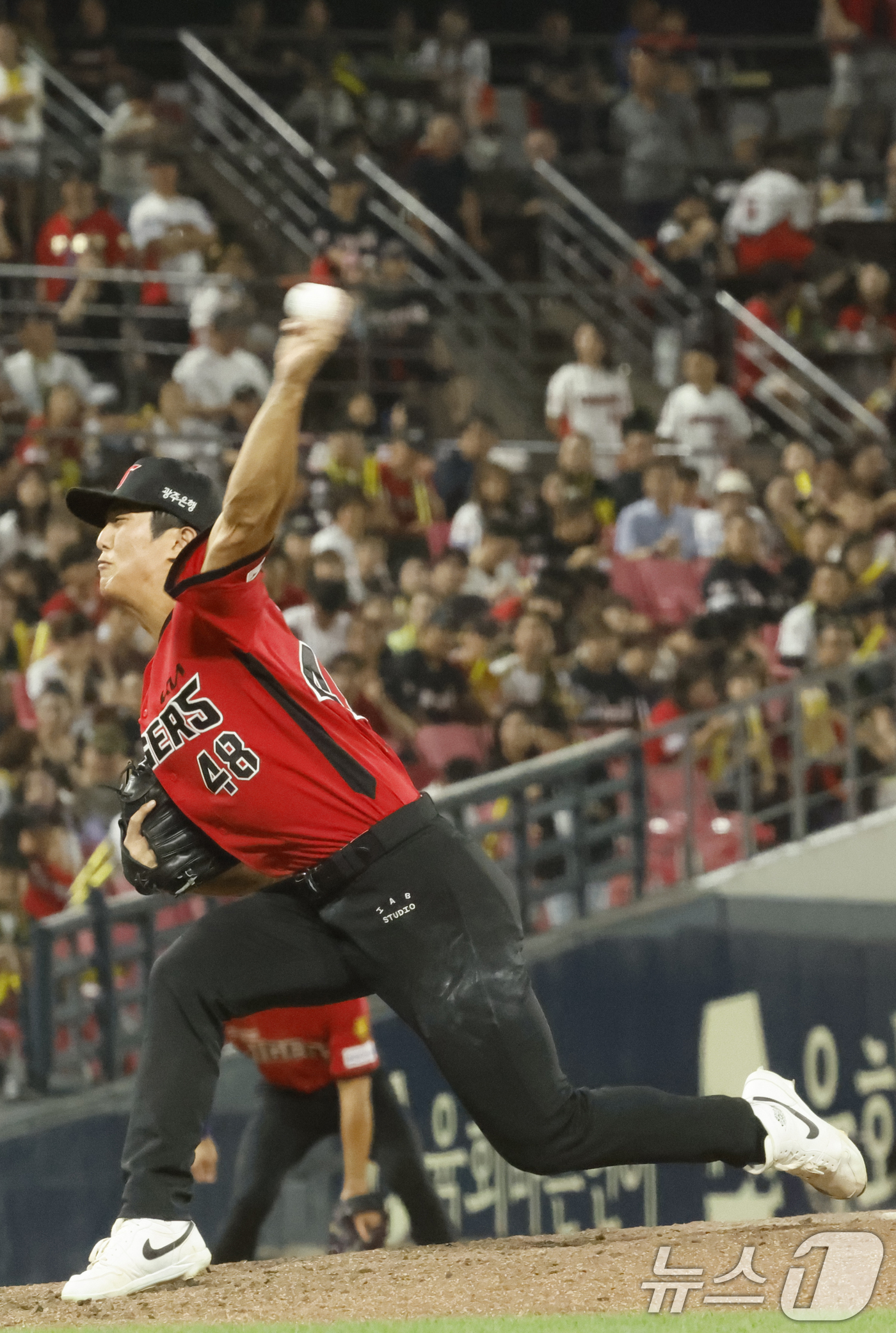 (광주=뉴스1) 김태성 기자 = 6일 광주 챔피언스필드에서 열린 2026 신한 SOL KBO리그 KIA 타이거즈와 KT위즈 경기에서 KIA가 8대3으로 앞선 9회초 이의리가 올라와 …