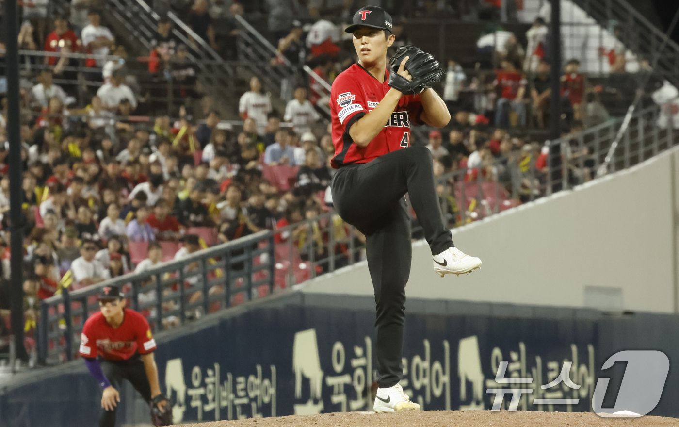 (광주=뉴스1) 김태성 기자 = 6일 광주 챔피언스필드에서 열린 2026 신한 SOL KBO리그 KIA 타이거즈와 KT위즈 경기에서 KIA가 8대3으로 앞선 9회초 이의리가 올라와 …