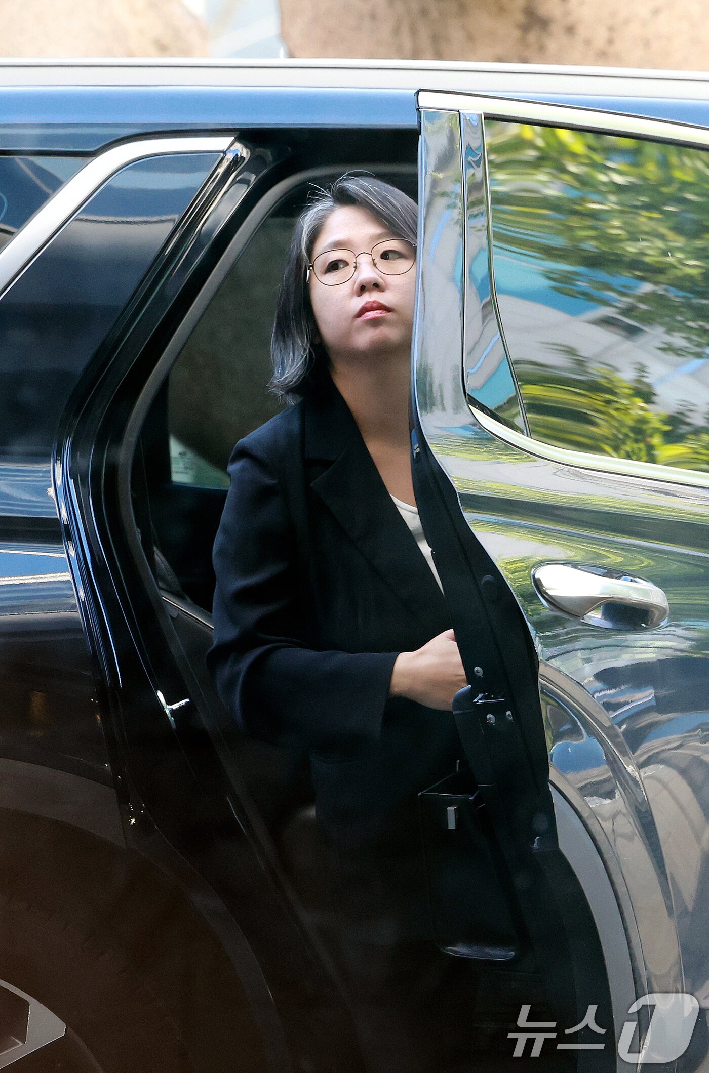 본문 이미지 - 용혜인 성평등가족부 장관 후보자가 7일 서울 서대문구 한국청소년활동진흥원에 마련된 인사청문회 준비 사무실로 출근하고 있다. 2026.9.7 ⓒ 뉴스1 이호윤 기자
