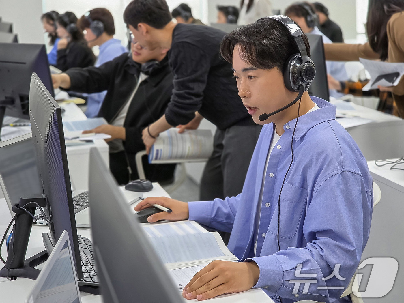 (서울=뉴스1) = 삼성은 오는 8일부터 올해 하반기 공채 절차를 진행할 계획이라고 7일 밝혔다.공채 지원자들은 오는 15일까지 삼성 채용 홈페이지 삼성커리어스에서 입사를 희망하는 …