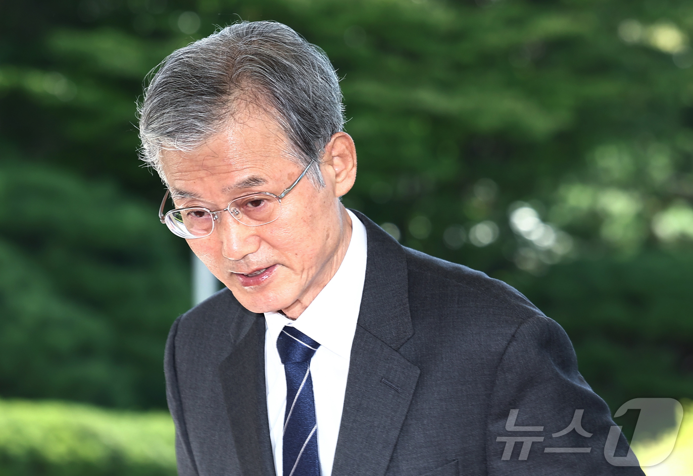 (서울=뉴스1) 김민지 기자 = 조희대 대법원장이 7일 오전 서울 서초구 대법원으로 출근하고 있다. 2026.9.7/뉴스1