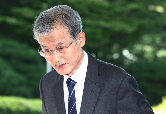 대법원 출근하는 조희대 대법원장