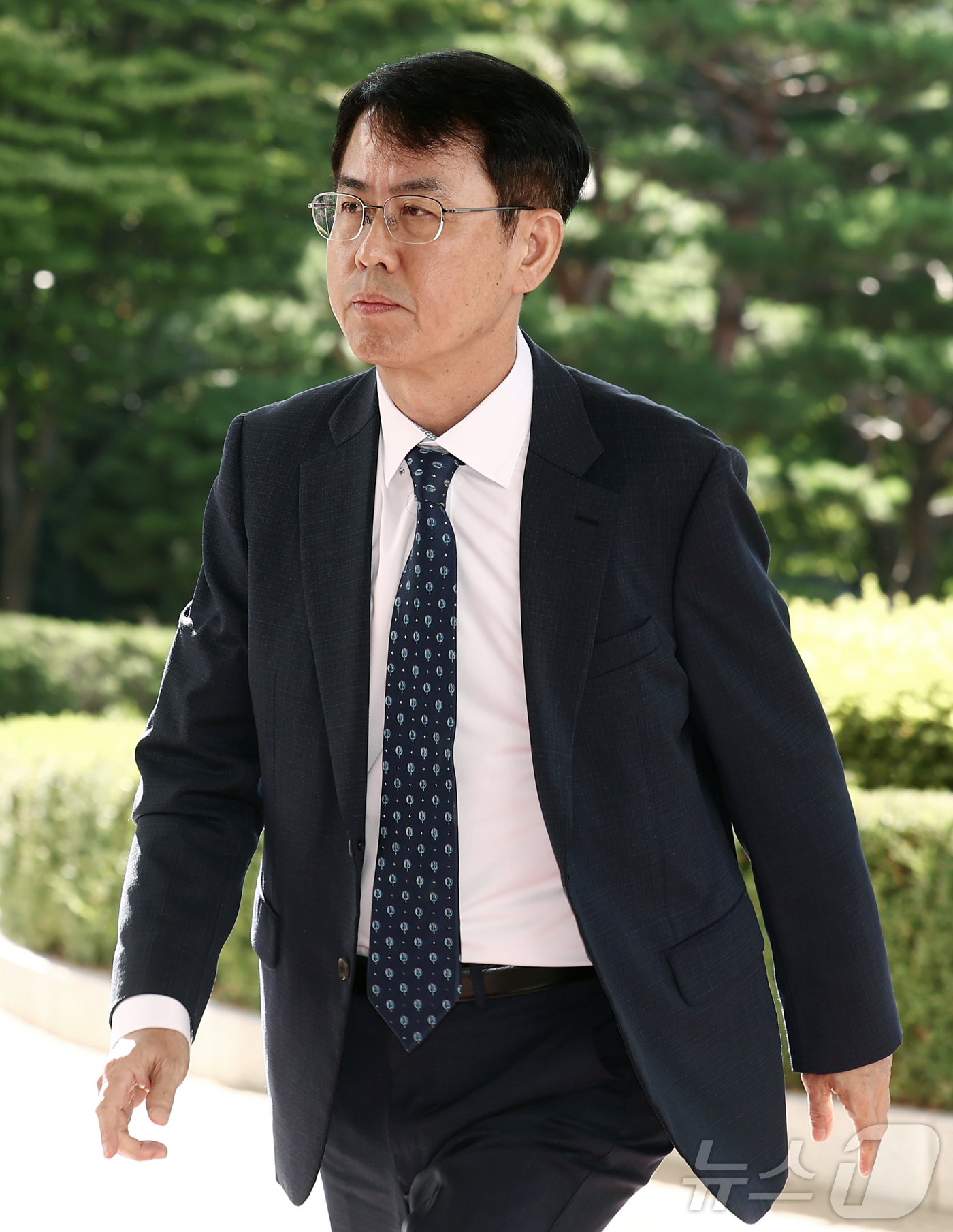 (서울=뉴스1) 김민지 기자 = 이흥구 대법관이 7일 오전 서울 서초구 대법원으로 출근하고 있다. 2026.9.7/뉴스1