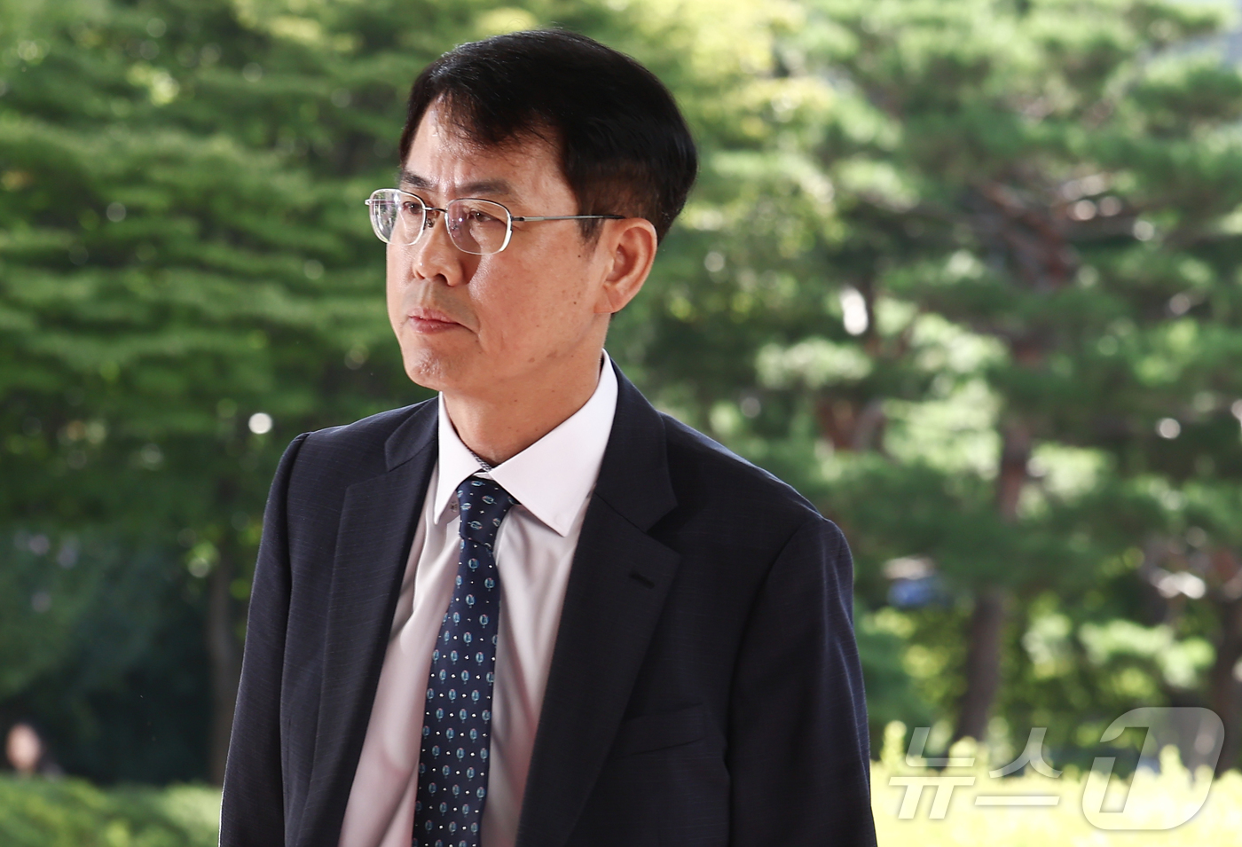 (서울=뉴스1) 김민지 기자 = 이흥구 대법관이 7일 오전 서울 서초구 대법원으로 출근하고 있다. 2026.9.7/뉴스1