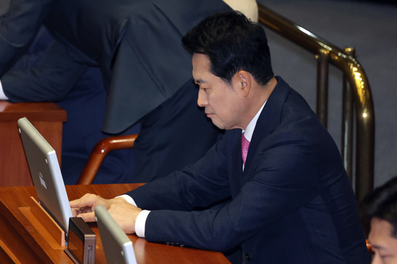 본회의 자리한 장동혁 대표