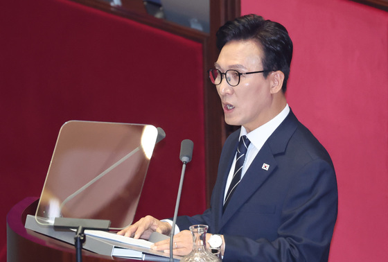 김민석 "소박하게 본회의 자리부터 섞어 앉자…장동혁과 앉아도 좋아"