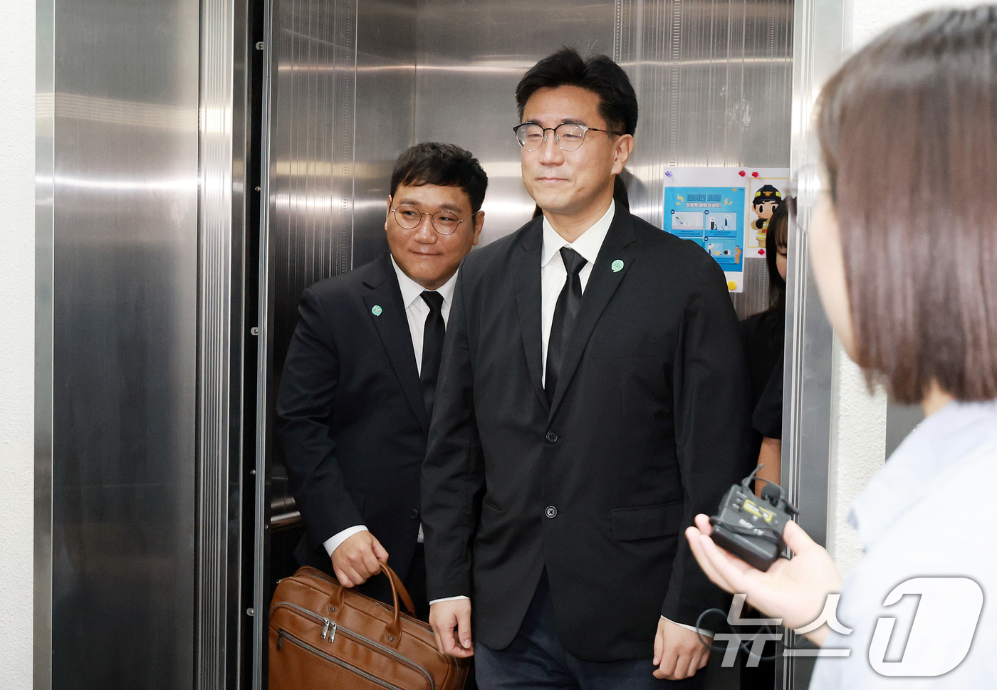 (서울=뉴스1) 이호윤 기자 = 오준호 기본소득당 당대표와 박기홍 최고위원이 7일 서울 여의도 기본소득당사에서 열린 최고위원회의에 참석하고 있다. 2026.9.7/뉴스1