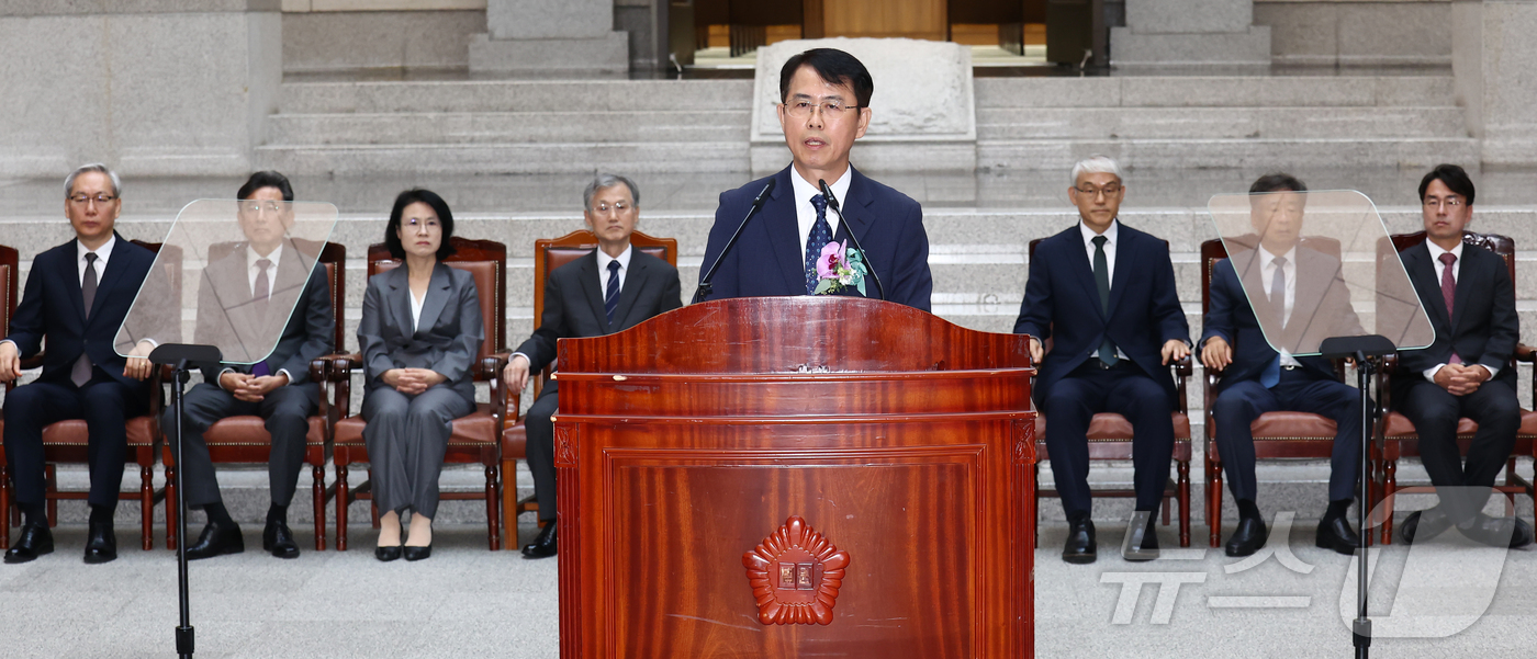 (서울=뉴스1) 김민지 기자 = 이흥구 대법관이 7일 오전 서울 서초구 대법원에서 열린 퇴임식에서 퇴임사를 하고 있다. 2026.9.7/뉴스1