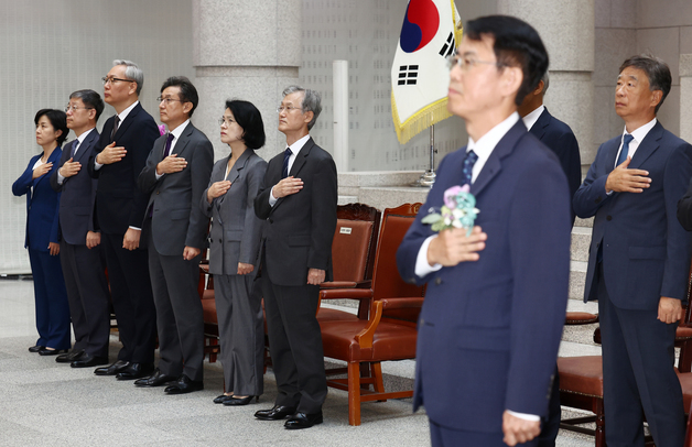 이흥구 대법관 퇴임식 참석한 조희대 대법원장