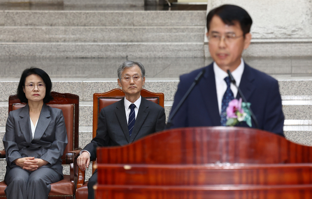 이흥구 대법관 퇴임식 참석한 조희대 대법원장