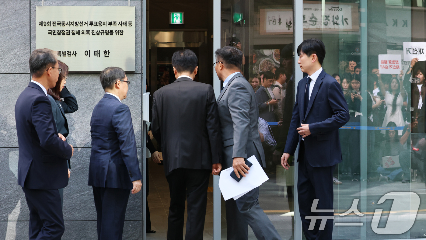 (서울=뉴스1) 오대일 기자 = 6·3 지방선거 투표용지 부족 사태 등 중앙선거관리위원회를 둘러싼 의혹을 수사할 특별검사팀(선관위 특검) 이태한 특검이 7일 오전 서울 서초구 특검 …