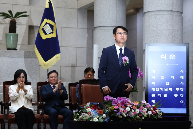 퇴임하는 이흥구 대법관