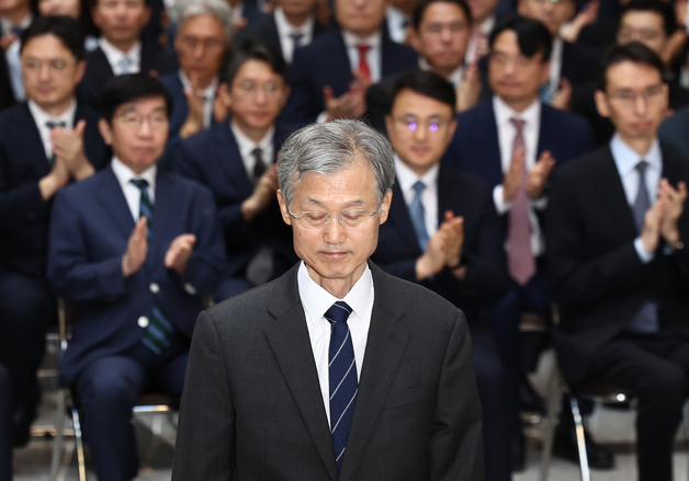 이흥구 대법관 퇴임식 참석하는 조희대 대법원장