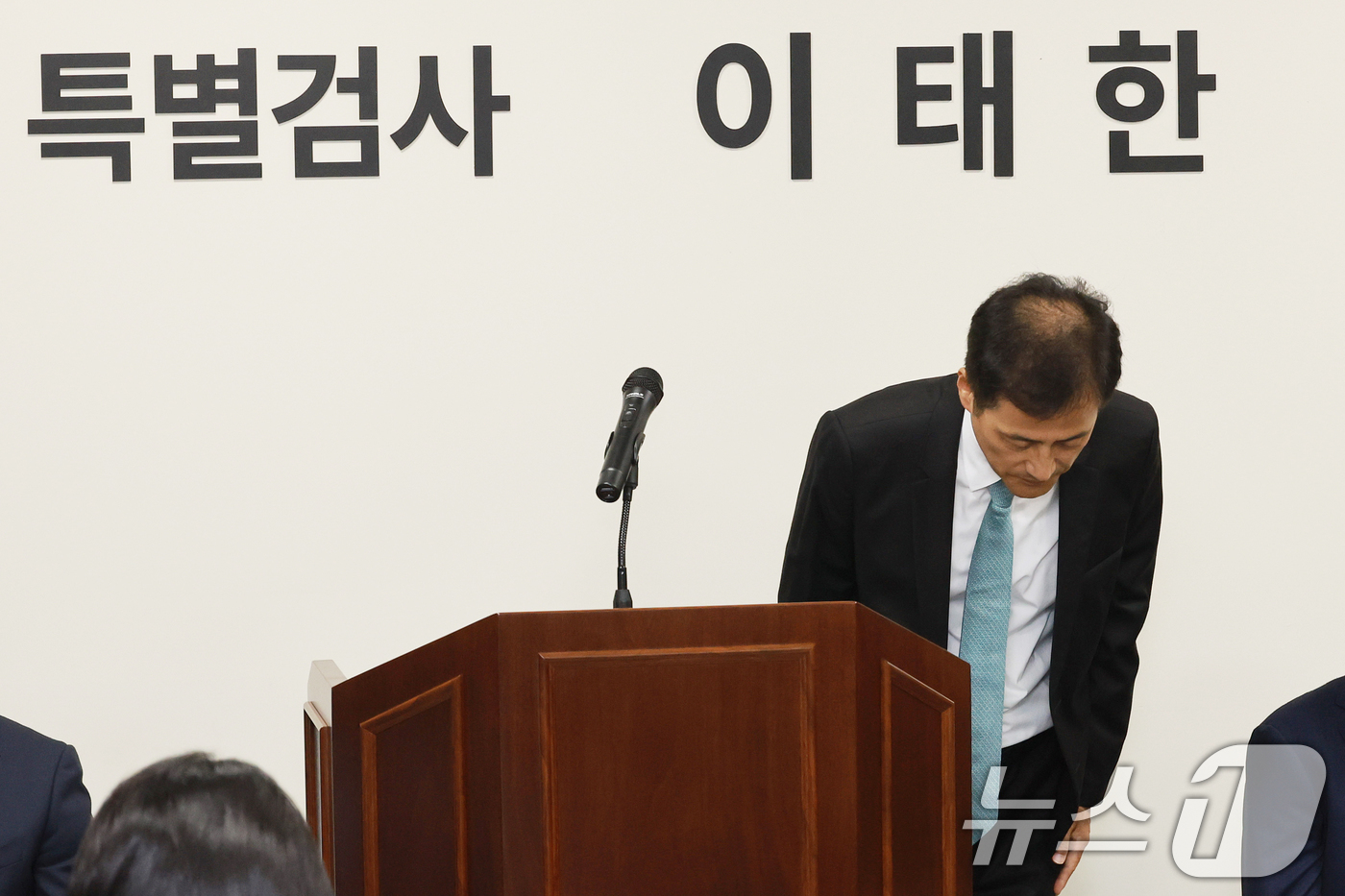 (서울=뉴스1) 오대일 기자 = 6·3 지방선거 투표용지 부족 사태 등 중앙선거관리위원회를 둘러싼 의혹을 수사할 특검팀 이태한 특별검사가 7일 오전 서울 서초구 특검 사무실에서 열 …