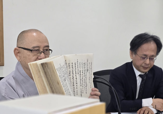 10년간 사찰 250곳 찾아 완성했다…불교미술가 일섭의 삶과 작품 집대성