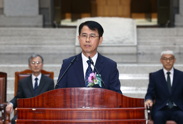 퇴임사 하는 이흥구 대법관