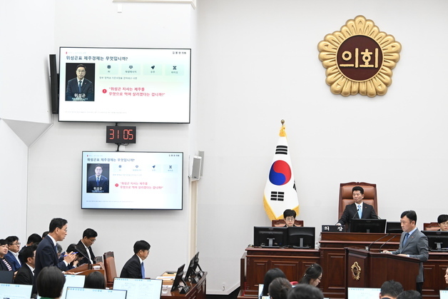 도정질문 답변하는 위성곤 제주지사