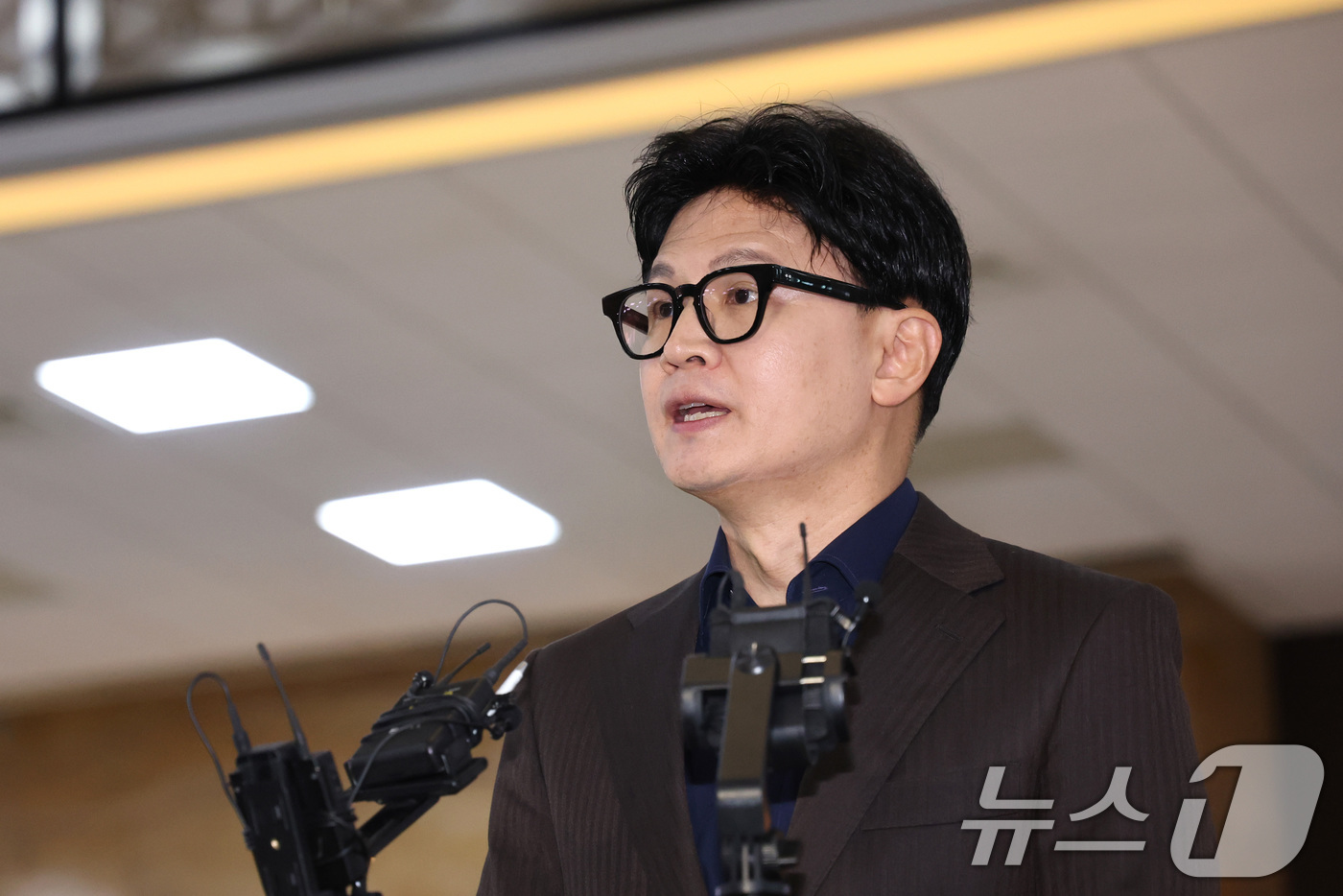 (서울=뉴스1) 신웅수 기자 = 한동훈 무소속 의원이 7일 서울 여의도 국회에서 김승원 법무부 장관 후보자 의혹과 관련해 취재진의 질의에 답변하고 있다. 2026.9.7/뉴스1