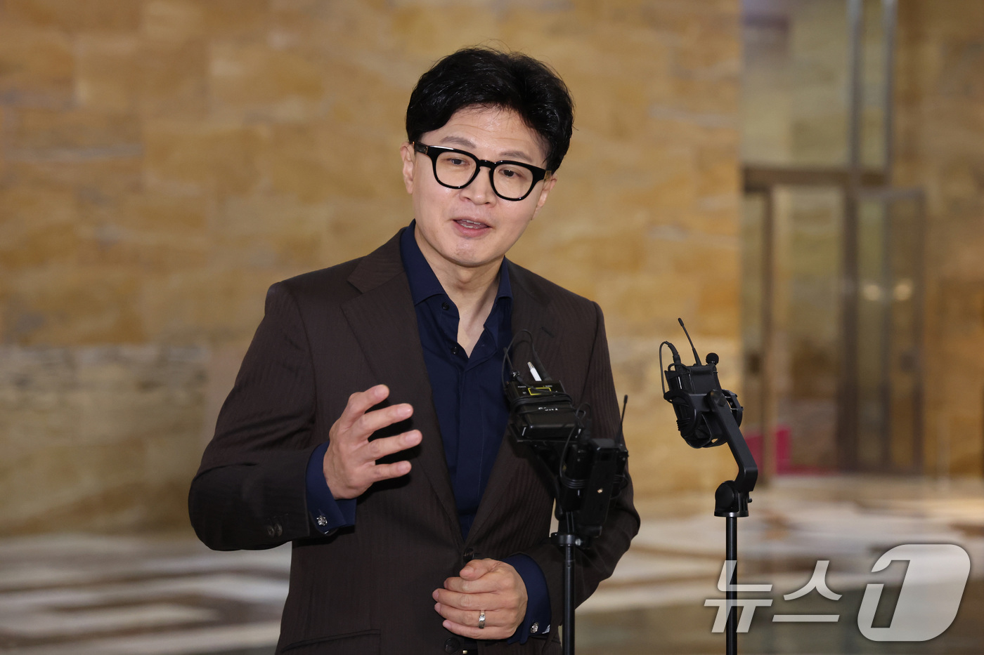 (서울=뉴스1) 신웅수 기자 = 한동훈 무소속 의원이 7일 서울 여의도 국회에서 김승원 법무부 장관 후보자 의혹과 관련해 취재진의 질의에 답변하고 있다. 2026.9.7/뉴스1