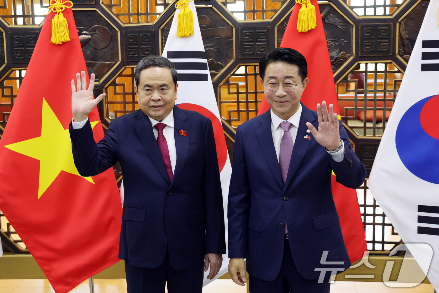 (서울=뉴스1) 황기선 기자 = 조정식 국회의장이 7일 오전 서울 여의도 국회에서 찐 타잉먼 베트남 국회의장과 기념촬영을 하고 있다.  2026.9.7/뉴스1