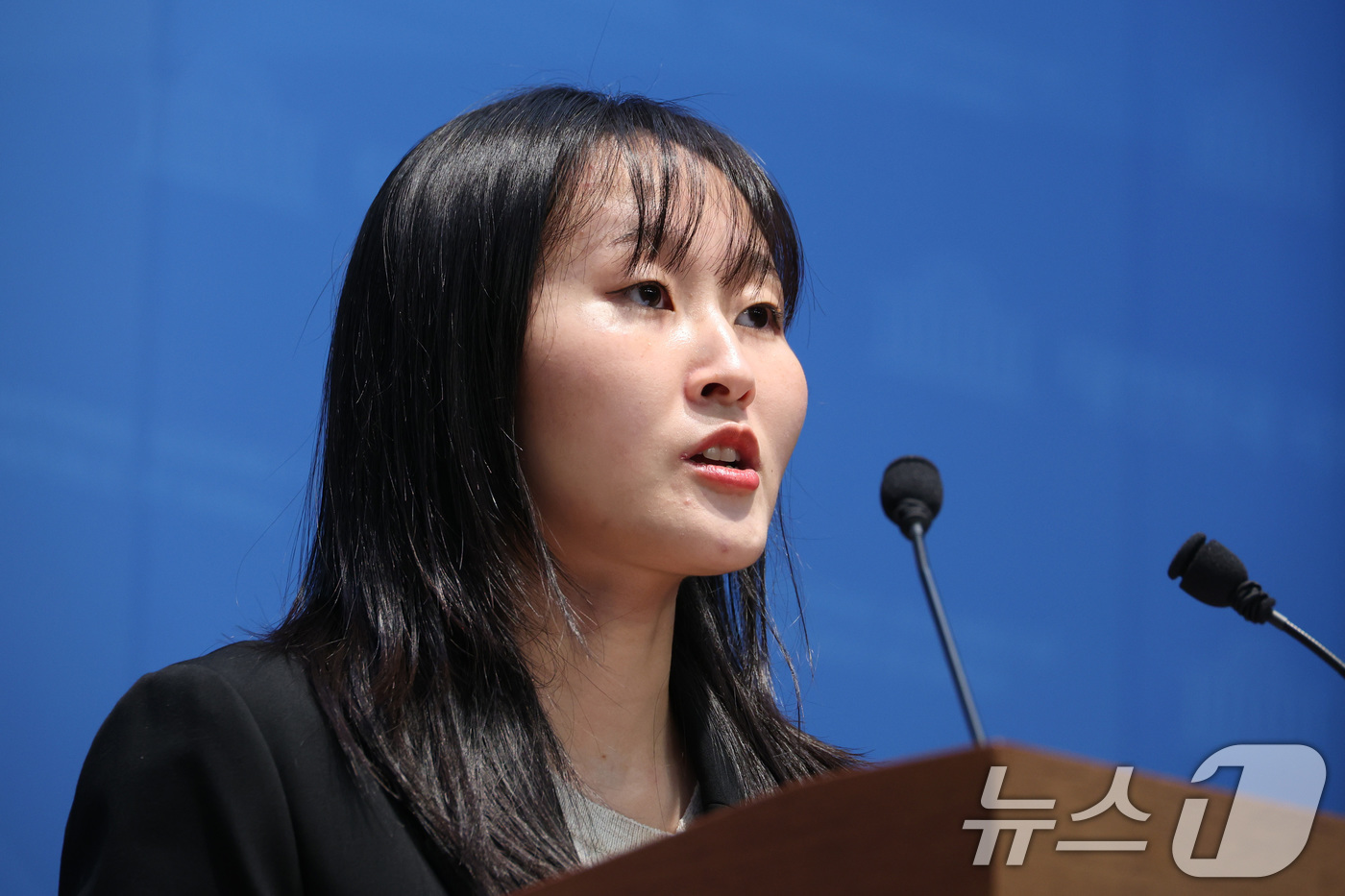 (서울=뉴스1) 신웅수 기자 = 노서영 기본소득당 대변인이 7일 서울 여의도 국회 소통관에서 용혜인 성평등가족부 장관 후보자 의혹 관련 반박 기자회견을 하고 있다. 2026.9.7 …