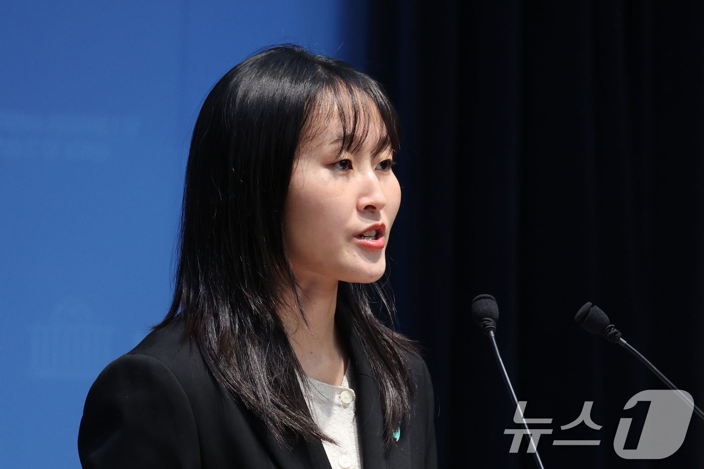 (서울=뉴스1) 신웅수 기자 = 노서영 기본소득당 대변인이 7일 서울 여의도 국회 소통관에서 용혜인 성평등가족부 장관 후보자 의혹 관련 반박 기자회견을 하고 있다. 2026.9.7 …