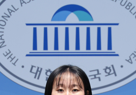 기자회견하는 노서영 대변인