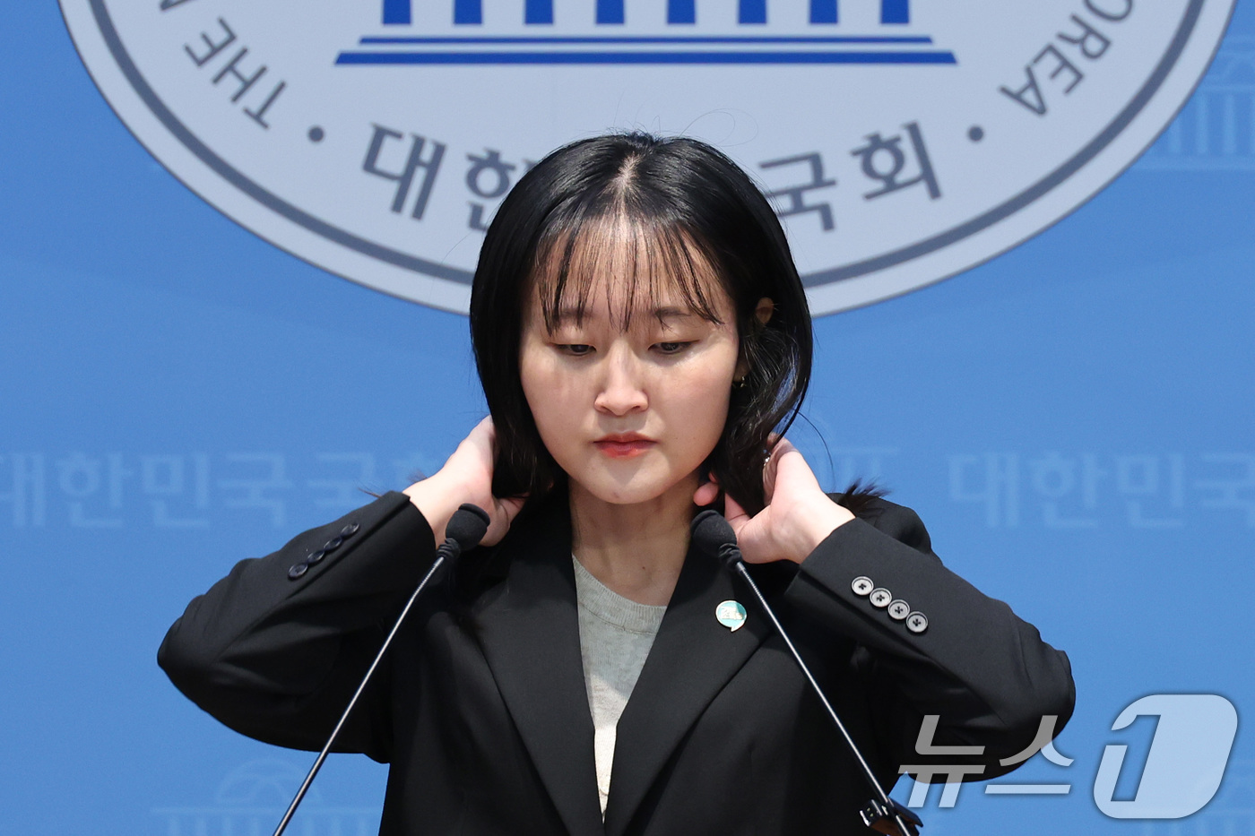 (서울=뉴스1) 신웅수 기자 = 노서영 기본소득당 대변인이 7일 서울 여의도 국회 소통관에서 용혜인 성평등가족부 장관 후보자 의혹 관련 반박 기자회견을 하고 있다. 2026.9.7 …
