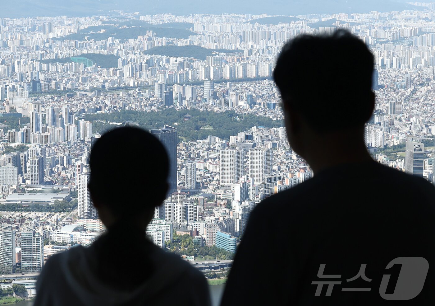 본문 이미지 - 서울 송파구 롯데월드타워 전망대에서 바라본 아파트 단지. 2026.9.7 ⓒ 뉴스1 김민지 기자