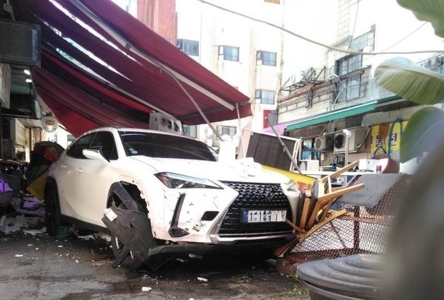 안산 도로 달리던 SUV 인도 돌진…보행자 3명 중경상