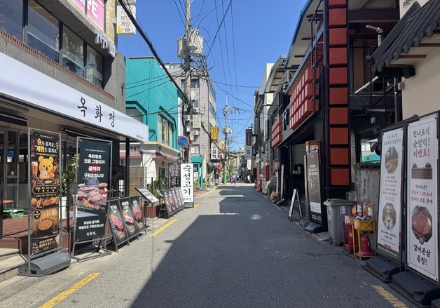"점심값 만원 부담, 학식 먹어요"…대학가 '맛의 거리' 개강특수 옛말