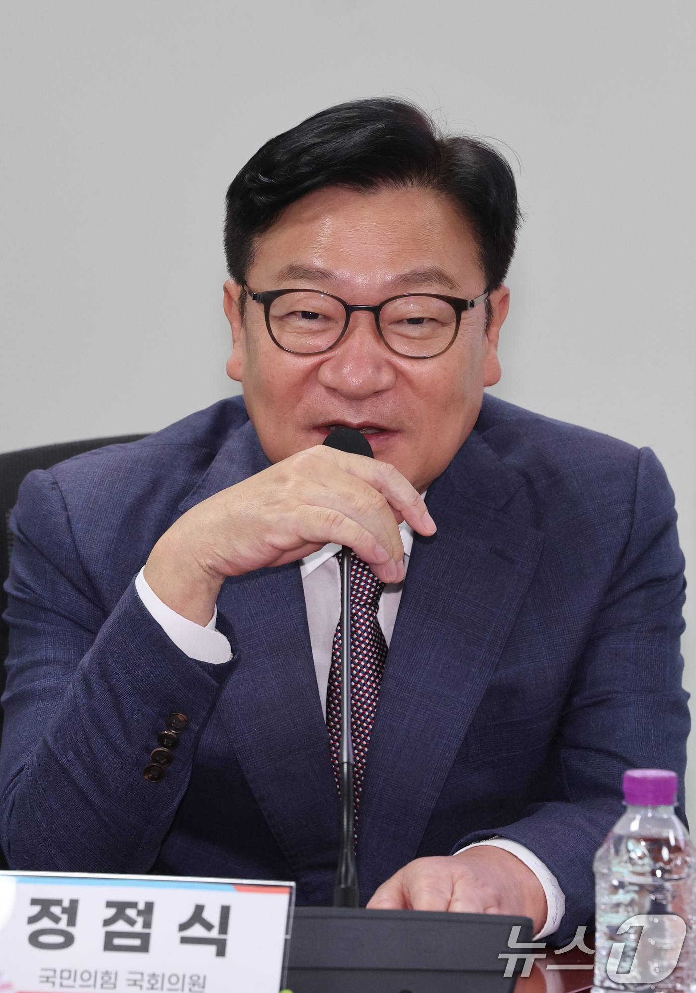 (서울=뉴스1) 황기선 기자 = 정점식 국민의힘 원내대표가 7일 오후 서울 여의도 국회 의원회관에서 열린 '기후취약계층 보호를 위한 기후보험 활성화 정책토론회'에서 인사말을 하고 …