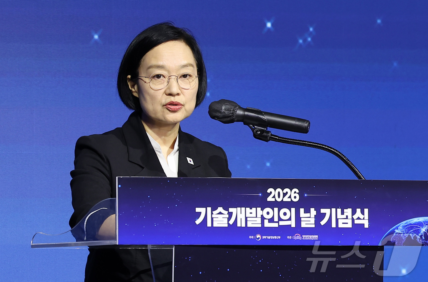 (서울=뉴스1) 김성진 기자 = 한성숙 국무총리가 7일 서울 영등포구 페어몬트 엠배서더 서울에서 열린 2026 기술개발인의 날 기념식에서 기념사를 하고 있다. 2026.9.7/뉴스 …