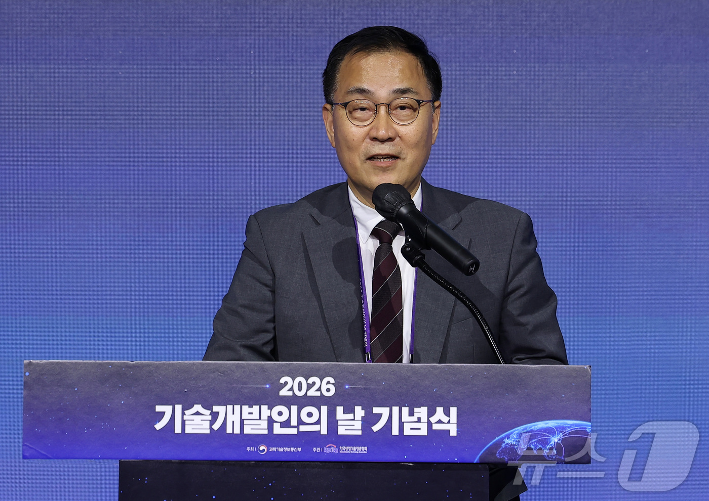 (서울=뉴스1) 김성진 기자 = 최형두 국회 과학기술정보방송통신위원회 국민의힘 간사가 7일 서울 영등포구 페어몬트 엠배서더 서울에서 열린 2026 기술개발인의 날 기념식에서 축사를 …