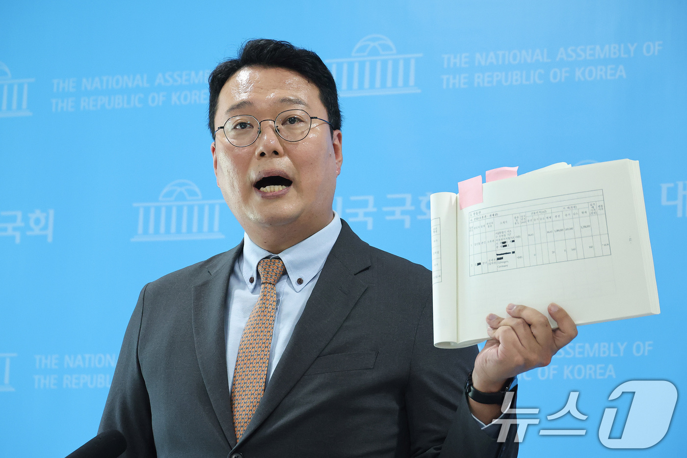 (서울=뉴스1) 신웅수 기자 = 천하람 개혁신당 당대표 권한대행이 7일 서울 여의도 국회 소통관에서 강신철 국방부 장관 후보자에 대한 기자회견을 하고 있다.천 권한대행은 강 후보자 …