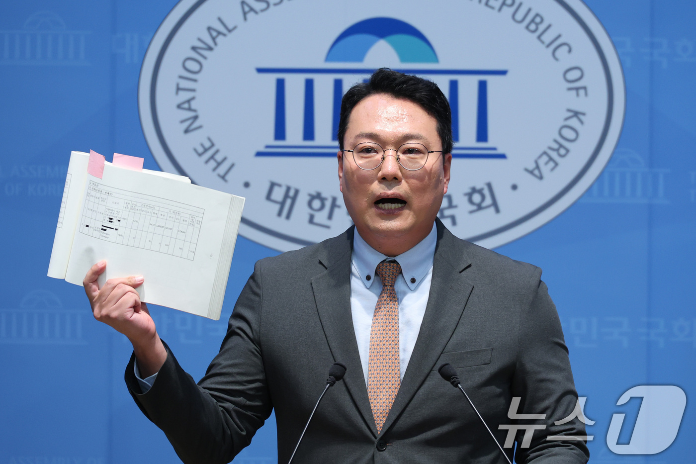 (서울=뉴스1) 신웅수 기자 = 천하람 개혁신당 당대표 권한대행이 7일 서울 여의도 국회 소통관에서 강신철 국방부 장관 후보자에 대한 기자회견을 하고 있다.천 권한대행은 강 후보자 …