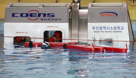물속 탈출도 실전처럼…헬기생환 훈련