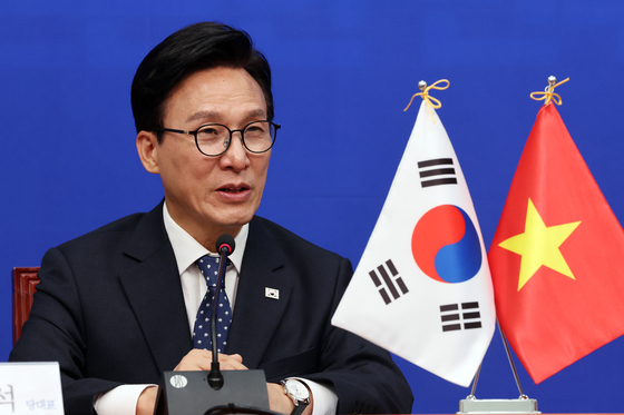 인사말하는 김민석 대표